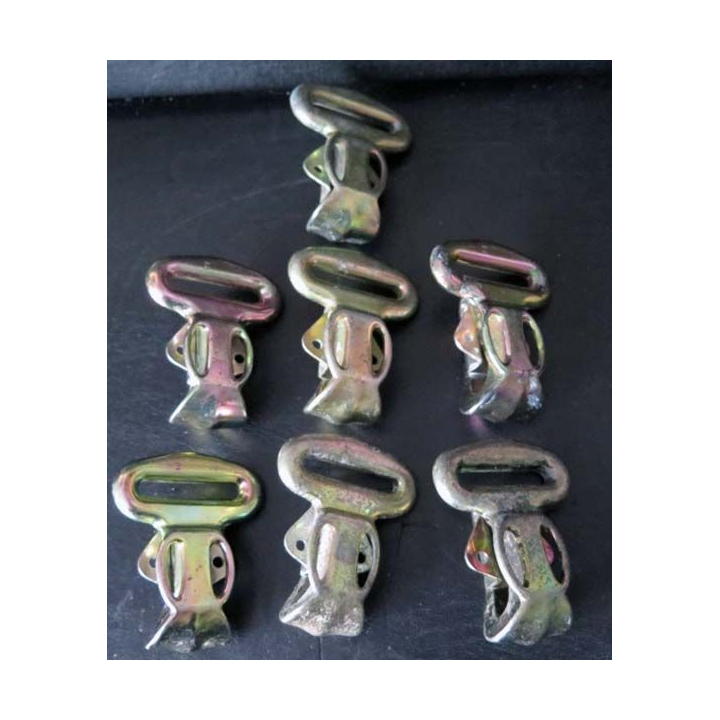 MILITARIA : sept crochets