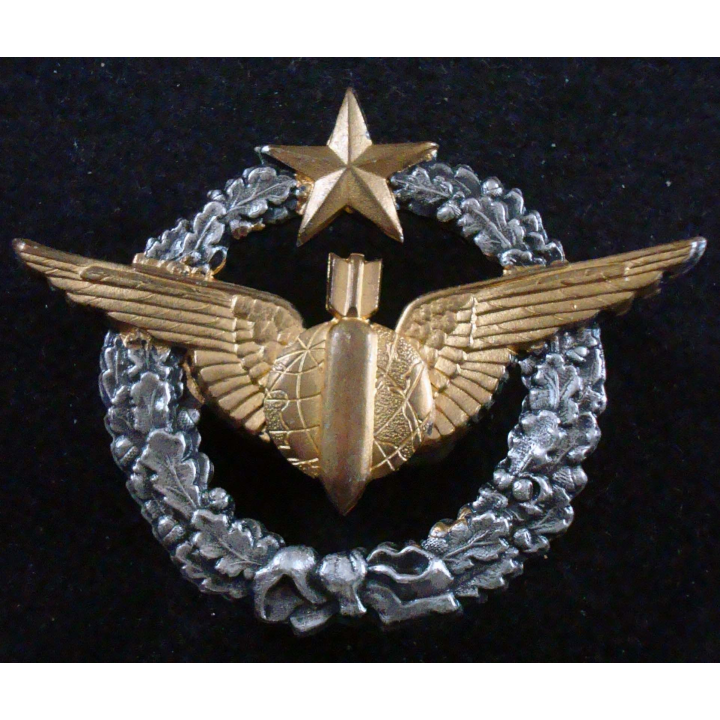 BREVET AIR : insigne métallique de brevet de navigateur bombardier de l'armée de l'air 