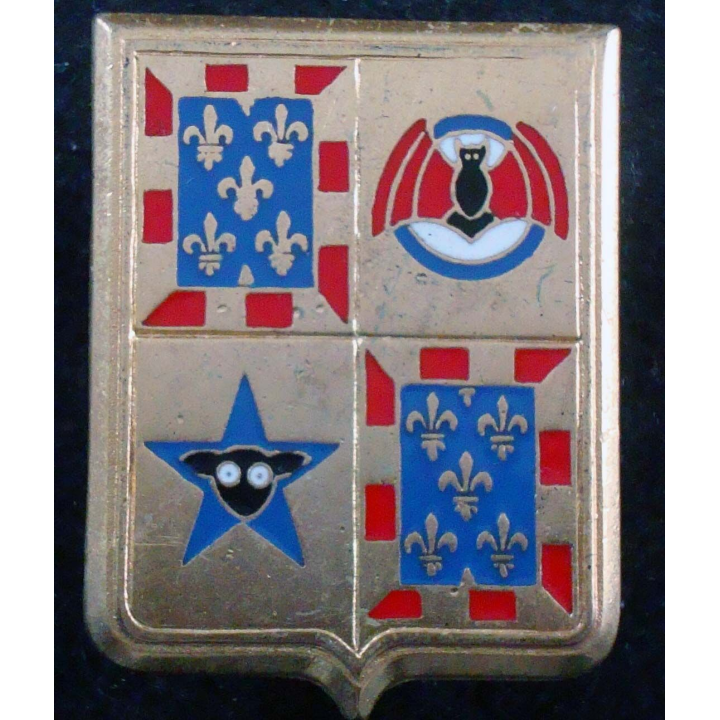 ET 01-061 : insigne métallique de la 4° base aérienne de fabrication Drago A. 663 en émail