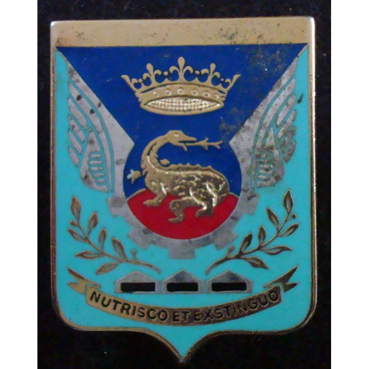 BA 273 : insigne métallique de la base éreinne 273 de Romorantin de fabrication Drago A. 866