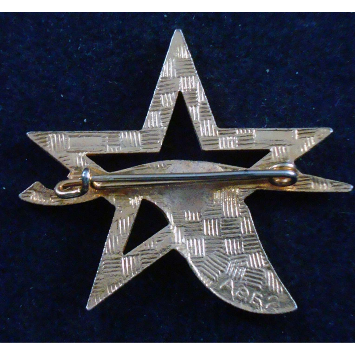 BE 755 : insigne métallique de la base école 755 de Tours de fabrication Grago A. 852 en émail