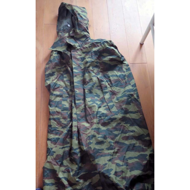 MILITARIA : puncho de l'armée russe camouflé dans son enveloppe support