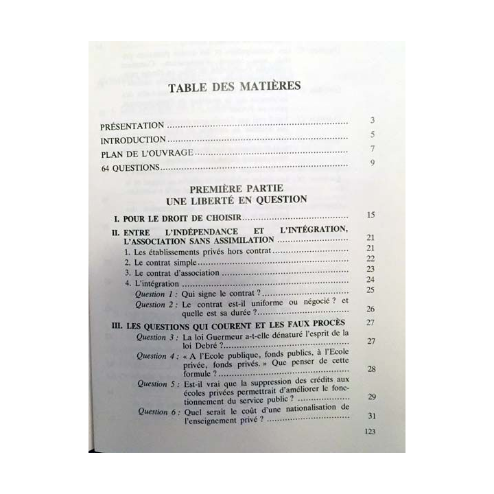 1. L'école libre et l'état de Nicole Fontaine aux éditions Unapec 1982