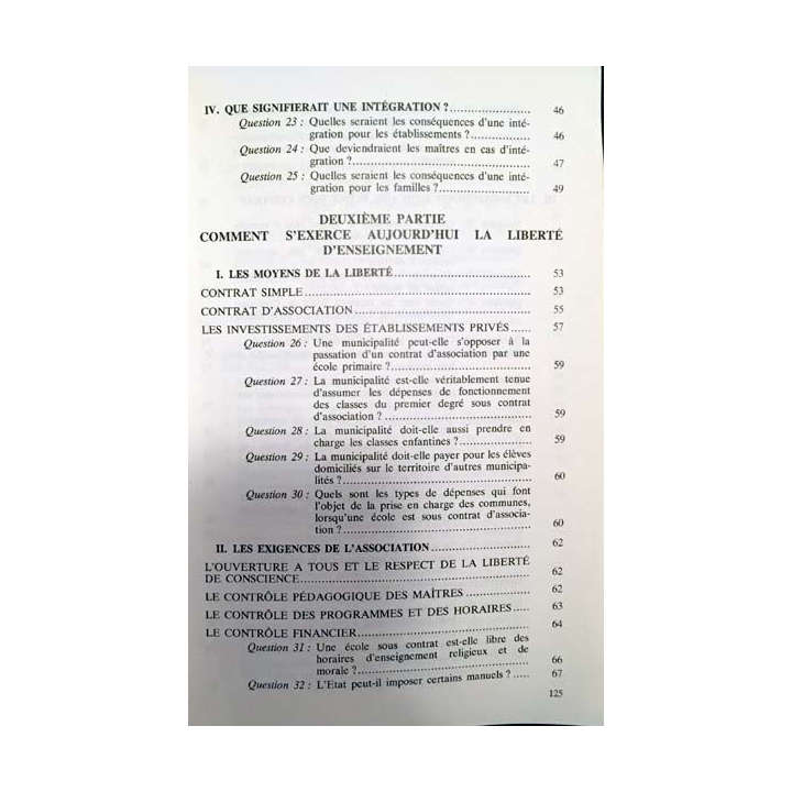 1. L'école libre et l'état de Nicole Fontaine aux éditions Unapec 1982