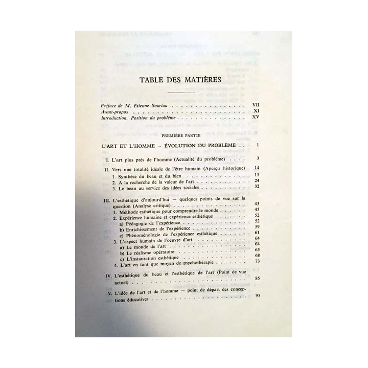 1. Esthétique et pédagogie de Irena Wojnar aux éditions Presses Universitaire de France 1963