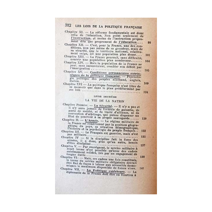 1. Les lois de la politique française de Charles Benoist aux éditions Arthème Fayard 1928