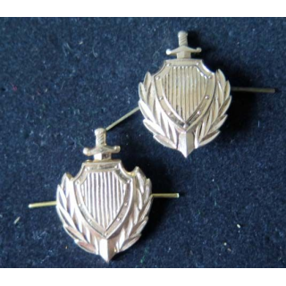 RUSSIE : insigne métallique de col de la police russe de dimension 3 x 2,2 cm