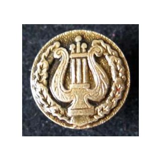 RUSSIE : pin's métallique de la musique russe de 1,5 cm de diamètre