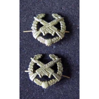 RUSSIE : insigne métallique de col de l'infanterie de diamètre 2,3 cm vendus par paire