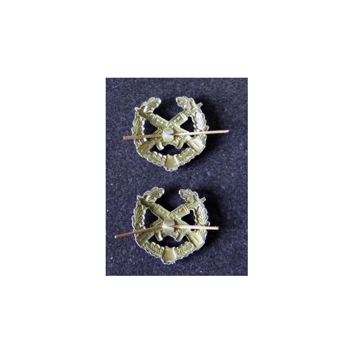 RUSSIE : insigne métallique de col de l'infanterie de diamètre 2,3 cm vendus par paire