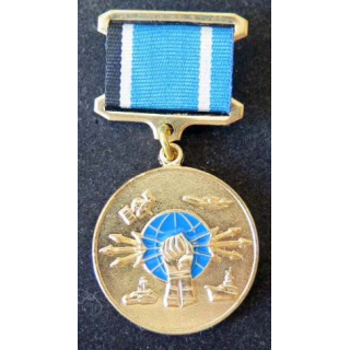 RUSSIE : médaille métallique  de hauteur 6 cm