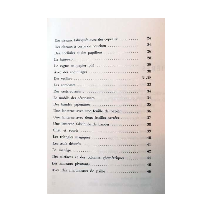 1. Les mobiles de A à Z de Valérie Fauré et Thérèse Schegger aux éditions J. Jacobs