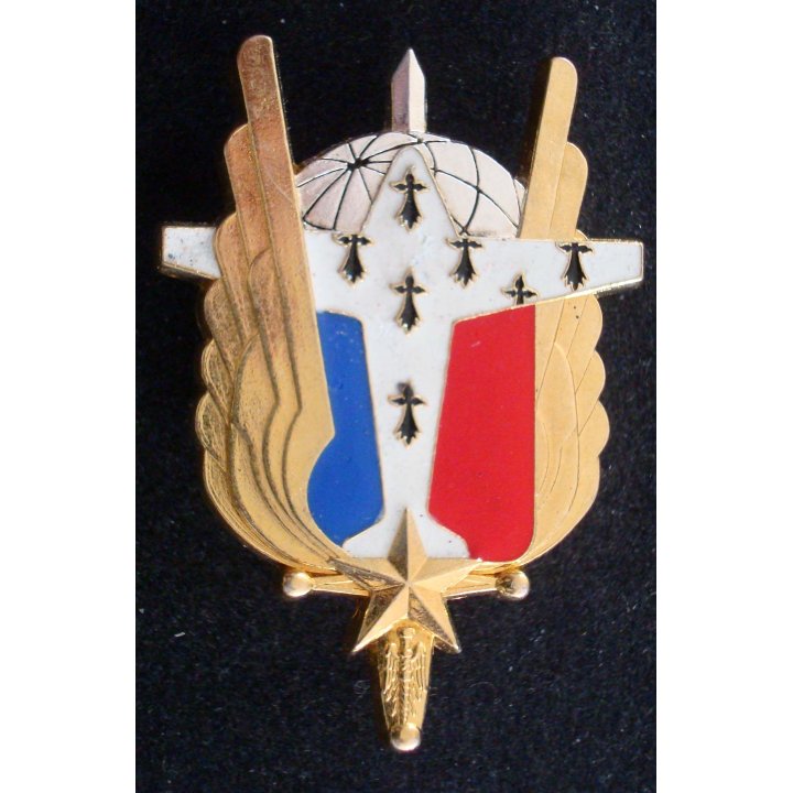 EAAT RENNES: insigne de l'escadrille avions de l'armée de terre à Rennes de fabrication Boussemart G. 4881