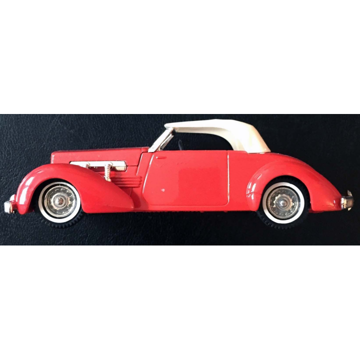 Voiture de collection : 1937 Cord 812