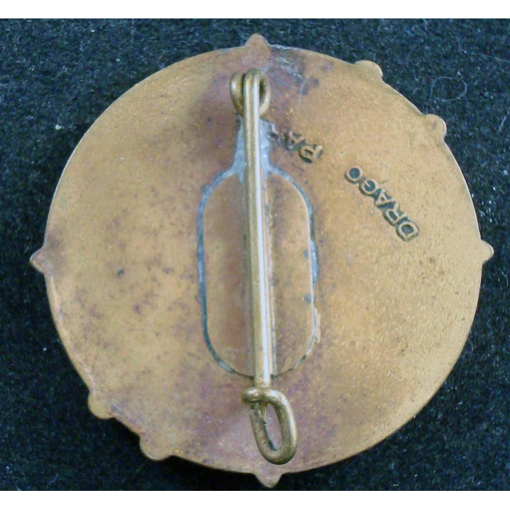 BA 185 : insigne métallique de la base aérienne 185 de Hao de fabrication Drago Paris