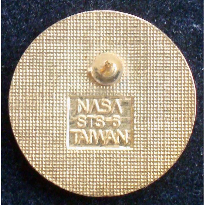 PIN'S NASA : Brand Overmyer Allen Columbia Lenoir de fabrication Taiwan et de diamètre 2,5 cm