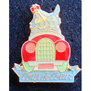 PIN'S COUP DE COEUR : Coup de coeur de fabrication Stadium Paris et de hauteur 2,3 cm