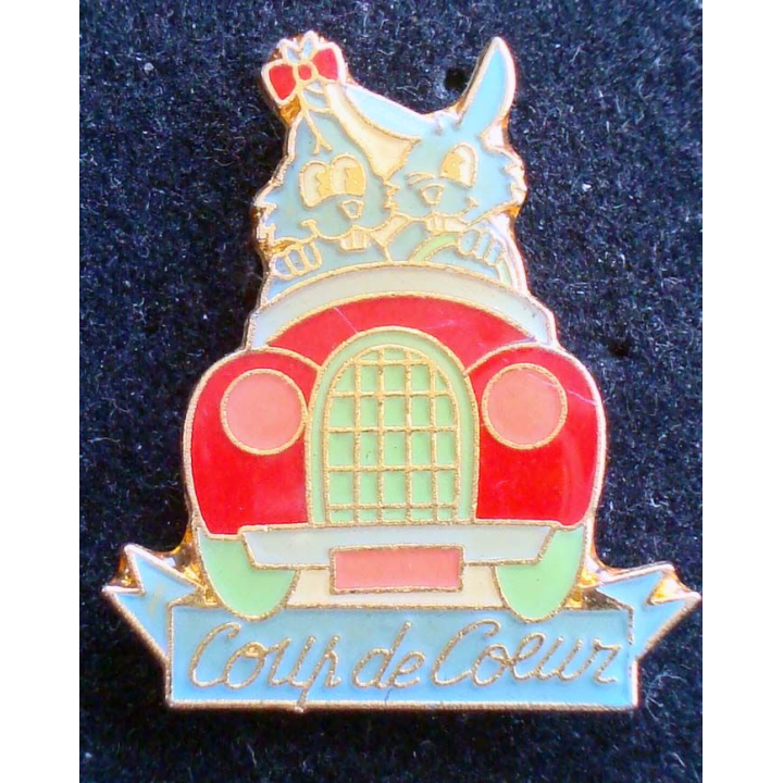 PIN'S COUP DE COEUR : Coup de coeur de fabrication Stadium Paris et de hauteur 2,3 cm