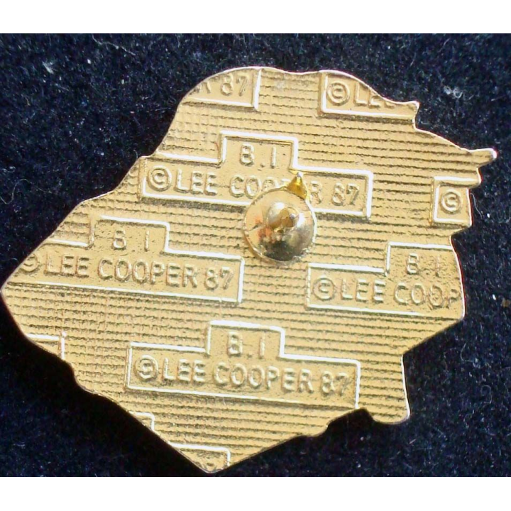 PIN'S LEE COOPER : Pin's Lee Cooper de fabrication Lee Cooper 87 de largeur 2,8 cm