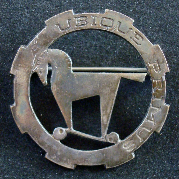 1° RCA : insigne métallique du 1° régiment de chasseurs d'Afrique cou évidé fabriqué par Drago Olivier Métra épingle à bascule