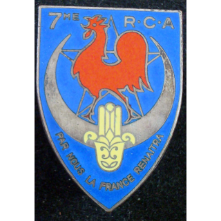RCA : insigne du 7° régiment de chasseurs d'Afrique de fabrication Mardini en émail