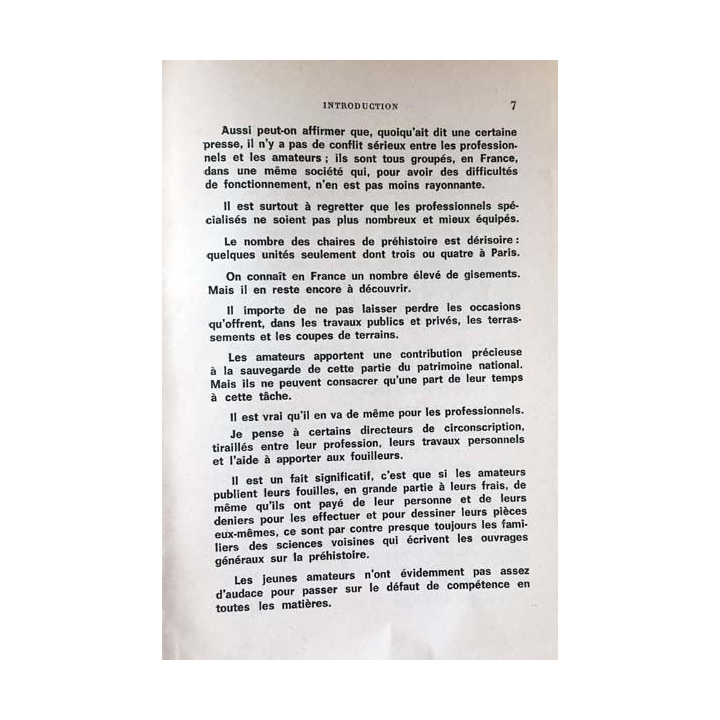 1. Comment vivait l'homme des cavernes à l'age du renne par le Docteur André Cheminer aux éditions Robert Arnoux