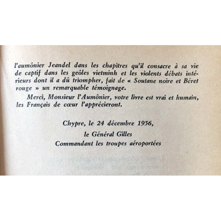 1. Soutane noire et béret rouge de Paul Jeandel aux éditions de la Pensée moderne