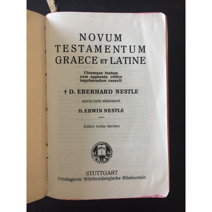 1. Novum testamentum graece et latine de D. Eberhard Nestle et D. Erwin Nestle aux éditions Stuttgart 1943