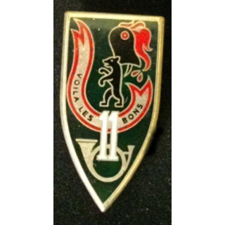 CHASSEURS : insigne du 11° Groupe d'escadrons de chars moyens (GECM) "voilà les bons" de fabrication Drago Paris attache collée