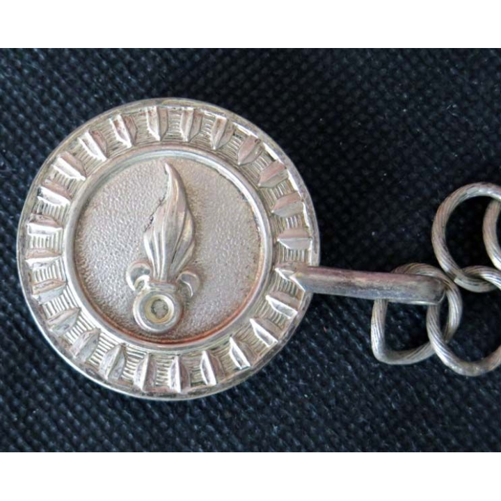 LEGION : boucle de Burnous de la légion en métal argenté de diamètre 3,8 cm
