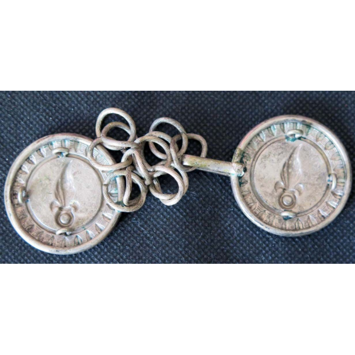 LEGION : boucle de Burnous de la légion en métal argenté de diamètre 3,8 cm