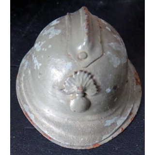 MILITARIA : encrier casque Adrian en métal de taille 8,7 cm (C60)