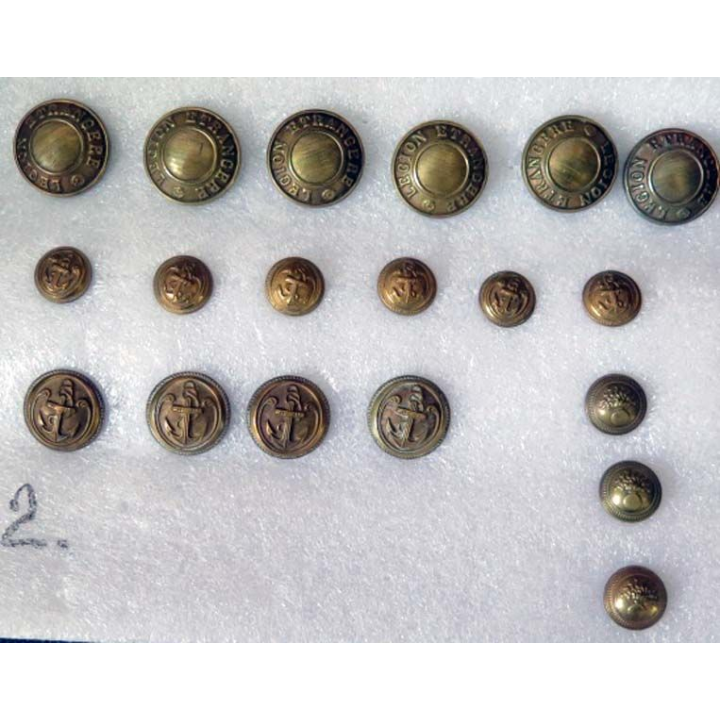 MILITARIA : plaque de vieux boutons légion, marine et écoles