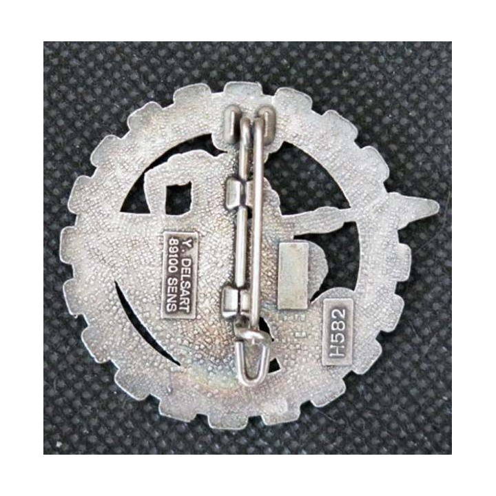 1° ET : insigne métallique du 1° escadron du train fabriqué par Delsart H. 582 finition translucide