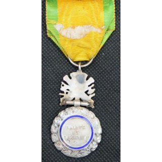 FRANCE : médaille militaire 3° république avec défauts d'émail (14)