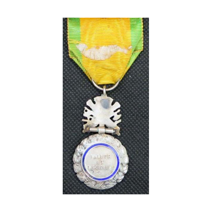 FRANCE : médaille militaire 3° république avec défauts d'émail (14)