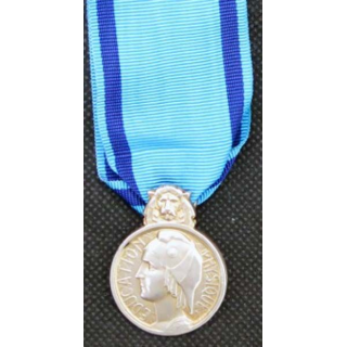 FRANCE : MÉDAILLE OFFICIER JEUNESSE ET SPORTS EN RÉDUCTION