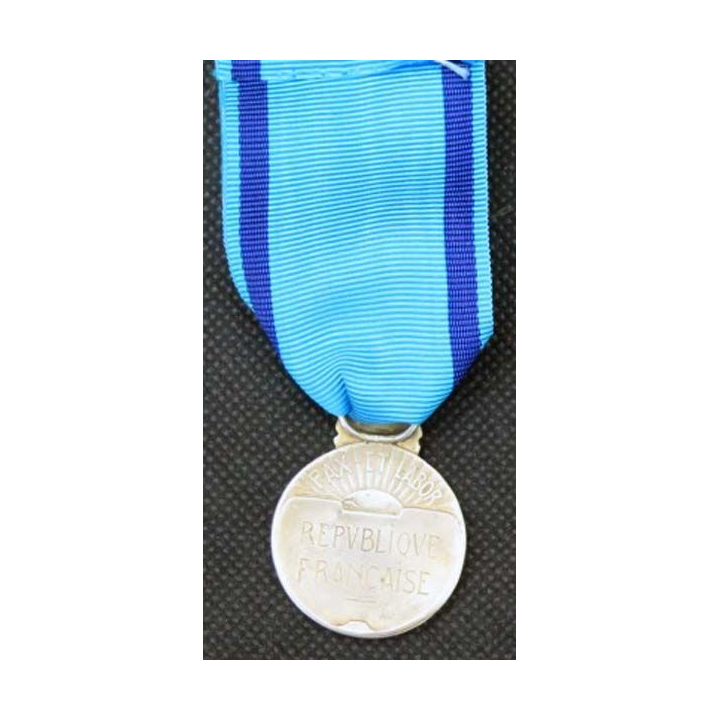 FRANCE : MÉDAILLE OFFICIER JEUNESSE ET SPORTS EN RÉDUCTION