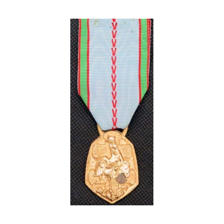 FRANCE : médaille commémorative de la guerre 1939-1945 en bronze