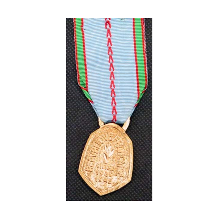 FRANCE : médaille commémorative de la guerre 1939-1945 en bronze