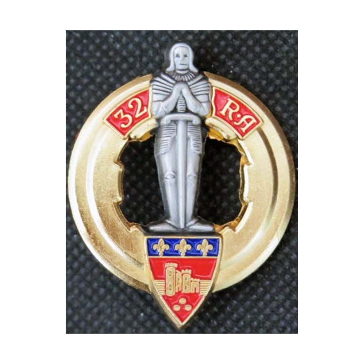 32° RA : insigne métallique du 32° régiment d'artillerie réalisé par Arthus Bertrand pour les Editions Atlas