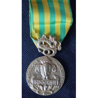 France : médaille commémorative d'Indochine en métal doré brillant