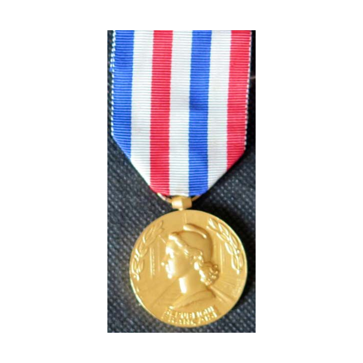FRANCE : méd