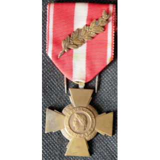 FRANCE : croix de la valeur militaire avec palme en bronze