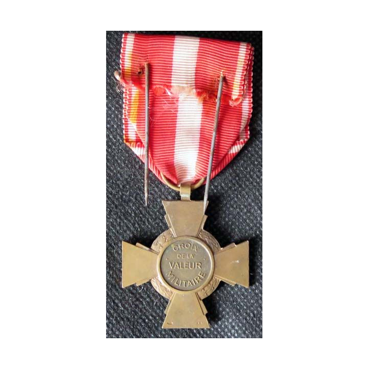 FRANCE : croix de la valeur militaire avec palme en bronze