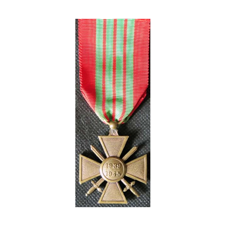 FRANCE : Croix de guerre 1939 - 1945 avec palme et clou en bronze