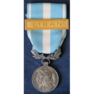 FRANCE : médaille d'outre mer agrafe " Liban " petit module en métal argenté