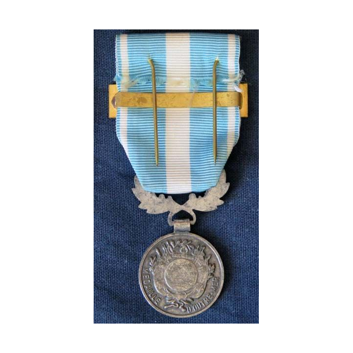 FRANCE : médaille d'outre mer agrafe " Liban " petit module en métal argenté