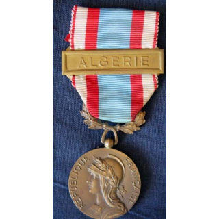 FRANCE : médaille commémorative d'Afrique du Nord en bronze barrette algérie