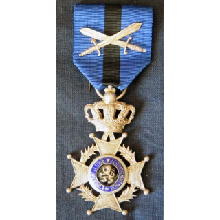 BELGIQUE : grade de chevalier de l'Ordre de Léopold II et avec épées